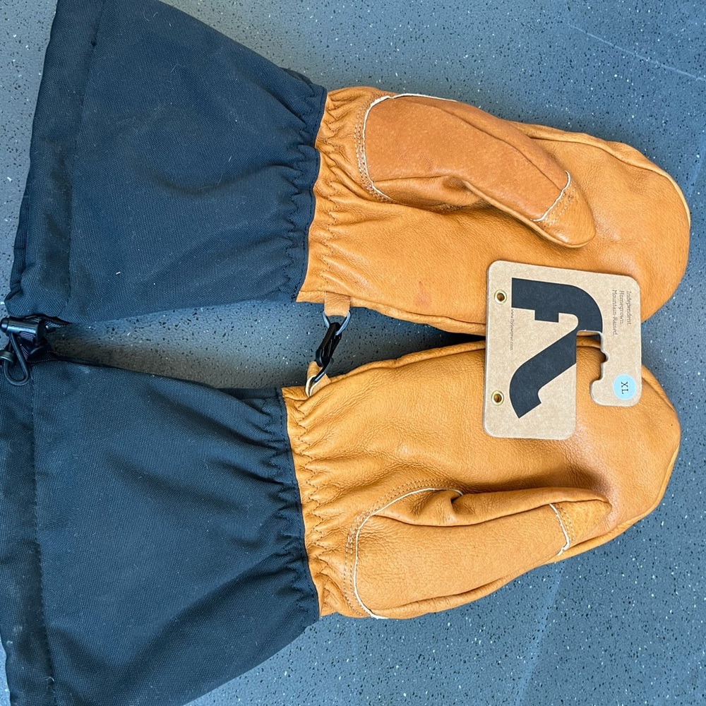Flylow ski gloves. Brand new. Size xl
